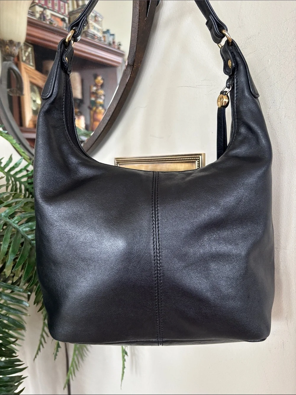Vintage Etienne Aigner Genuine Leather Black Shoulder Bag Classic Zippered Hobo
